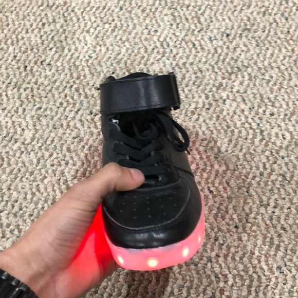 All black light up shoes - Picture 4 of 5